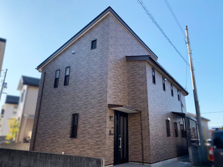  徳島市艶消しクリヤーマット塗装で新築時と違和感なくできる工法「KMEW・ニチハ」サイディング