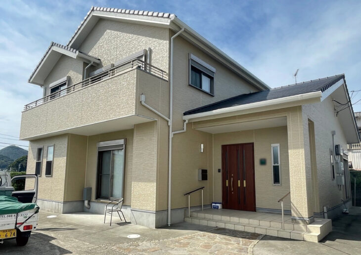   外壁が傷む前にクリヤー塗装の選択肢があります阿南市学原町　