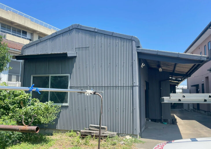   以前住宅を施工させていただきました。T様リピートで倉庫塗装ありがとうございます！小松島市坂野町