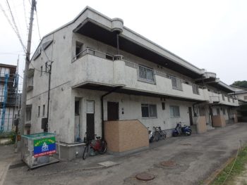 外壁塗装　アパート改修工事　中山コーティング　　手塗り　徳島市