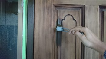 木部ドア塗装や階段塗装を行い施工完了