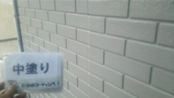  小松島市　外壁塗替え　屋根塗装　Ｕ様邸 色分けベース色塗りや屋根塗装などをメインに行わせて頂いております(^^)