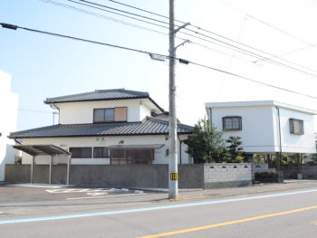徳島市　国道沿いでも汚れが付かない　外壁無機塗装・屋根銀黒塗装・防水工事・シーリング打ち替え　K様
