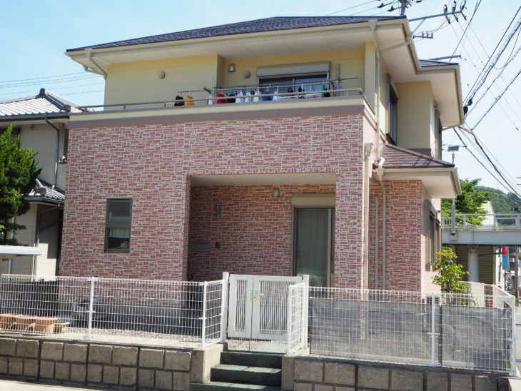   徳島県阿南市で外壁を2色の塗分け、2階は一色仕上げ