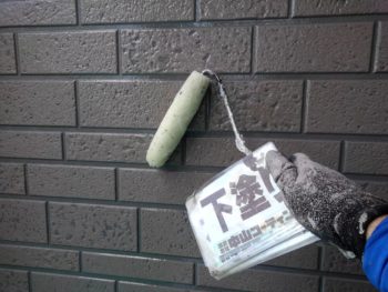外壁　塗装　下塗り　徳島県　国府町