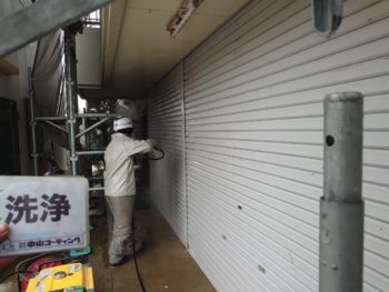 徳島県　国府町　高圧洗浄　シャッター