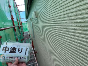 徳島県　藍住町　外壁塗装　中塗り