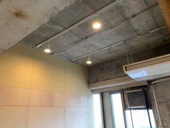 徳島県　店舗塗装　室内塗装　施行前　天井