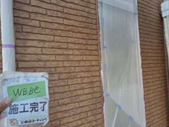 徳島県　城東町　病院　外壁　塗装後　多彩塗装　入口
