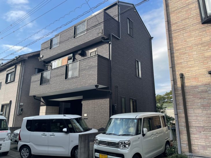  徳島市北沖洲で塗装工事「艶消しマット外壁」3階建て住宅は揺れも大きく対策塗料で長持ち