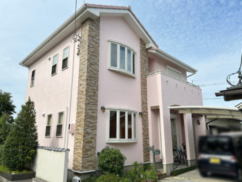 ピンク系色の外壁・屋根塗装　徳島市国府町　金額より信用をとりました。