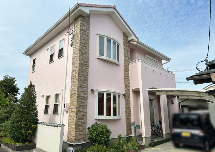   ピンク系色の外壁・屋根塗装　徳島市国府町　金額より信用をとりました。