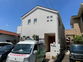 木目調サイディングを活かしつつ耐久性あるボンフロンで建物塗装施工事例　徳島県徳島市