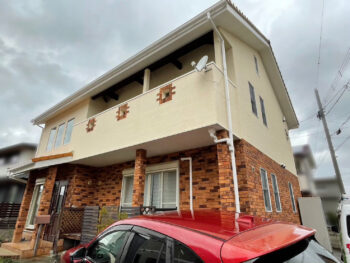 ジョリパット外壁塗装とスライスレンガとの組み合わせはどちらも撥水が必要　徳島県徳島市施工例