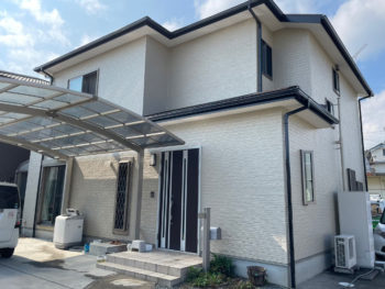 オフホワイト色外壁にイメージチェンジ【的確な施工で住宅を守る】徳島県小松島市　外壁塗装
