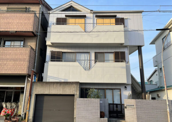徳島県小松島市　外壁のタイルが落ちてくるとは、考えても見なかったので、どうしようと不安