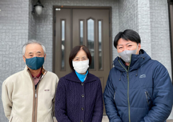 塗装工事から3年後に気になっていた玄関ドア塗装を依頼しました。