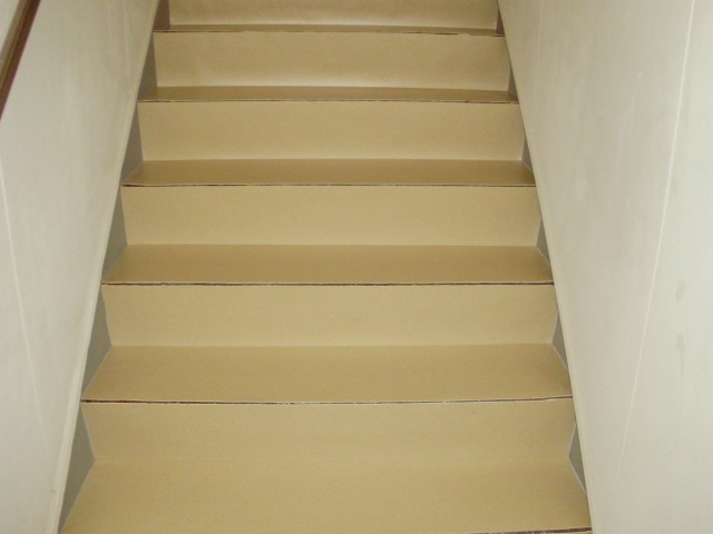 工場兼事務所内部クッションフロア階段/外部ノンスリップ工事　徳島県名西郡石井町