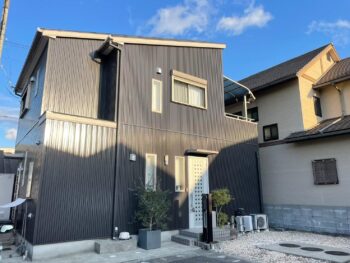 ガルバリウム鋼板外壁塗装　錆びる前にメンテナンス【徳島市鮎喰町】