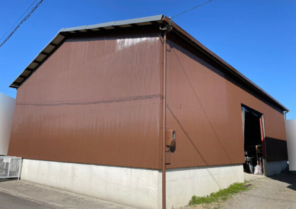 3年前、自宅の施工後が良かったので横の倉庫塗装も依頼しました。吉野川市鴨島町
