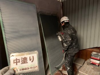 雨戸の中塗り