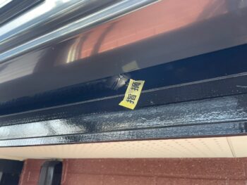 塗装工事完了後、足場解体前に自社検査を行います。