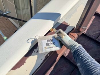 鉄部錆止め塗装を行います。