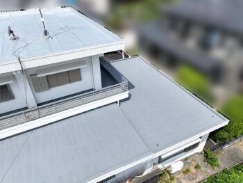 施工完了。緑色からグレー色へチェンジしました。