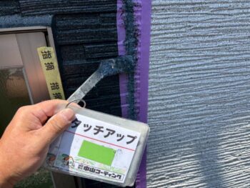 マスキングテープを使用し手直しが必要な箇所に目印をつけます。