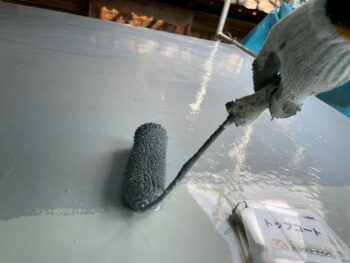 トップコート塗装を行います。