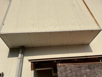 施工前の軒天井です