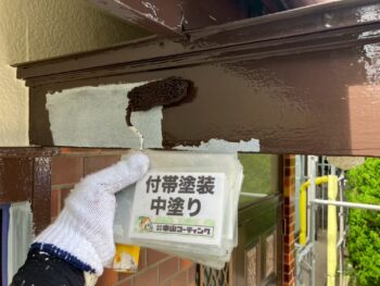 鼻隠し、塗装作業です