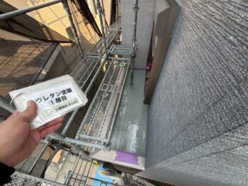 ウレタン塗膜防水①層目を行います。