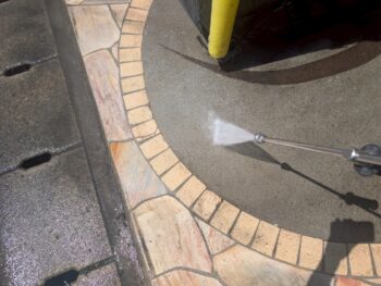 土間　水洗いを行います。