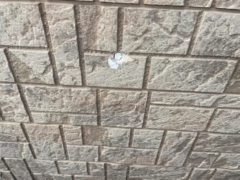 釘穴部分が大きく欠損していました。