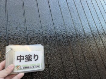 中塗りを行いました