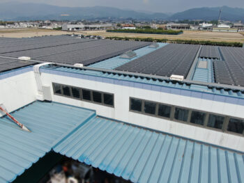 屋根は色褪せがおきていました。