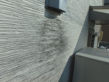 排気フードのまわりは黒く汚れやすいです。