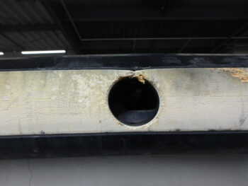 カーストッパーには破断している箇所がありました。