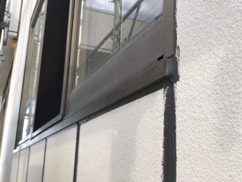 窓まわりもしっかりと充填できています。