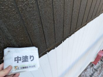 中塗りを行いました