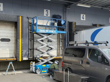 既存のドックシェルターを取り外します。