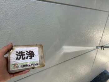 壁面　水洗いを行います。