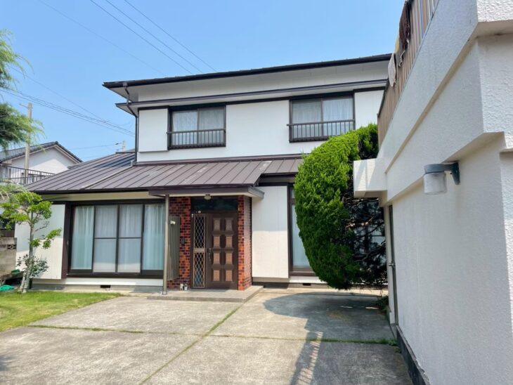 阿南市|低汚染×高耐候。RSシルバーグロスで叶えた明るい外観