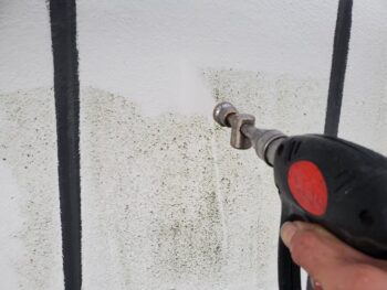 外壁　水洗いを行います。