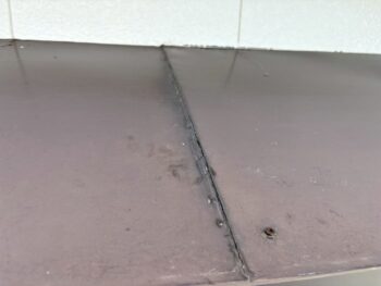 コーキング、ひび割れていました