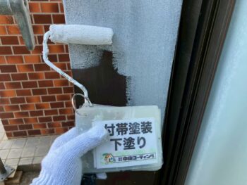 戸袋、塗装作業です