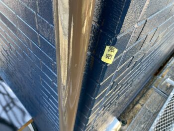 塗料の飛散や塗り忘れがないかしっかりとチェックを行います。