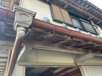 施工前の雨樋周りです