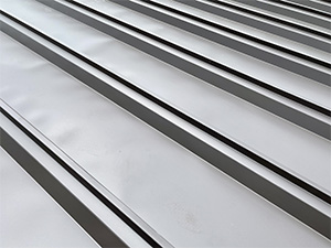 嵌合立平で雨漏りリスクを低減